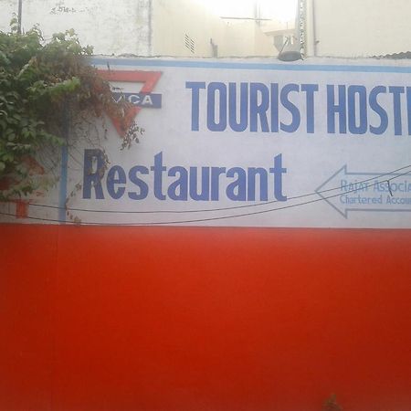 Radiant Ymca Tourist Hostel Benares Buitenkant foto