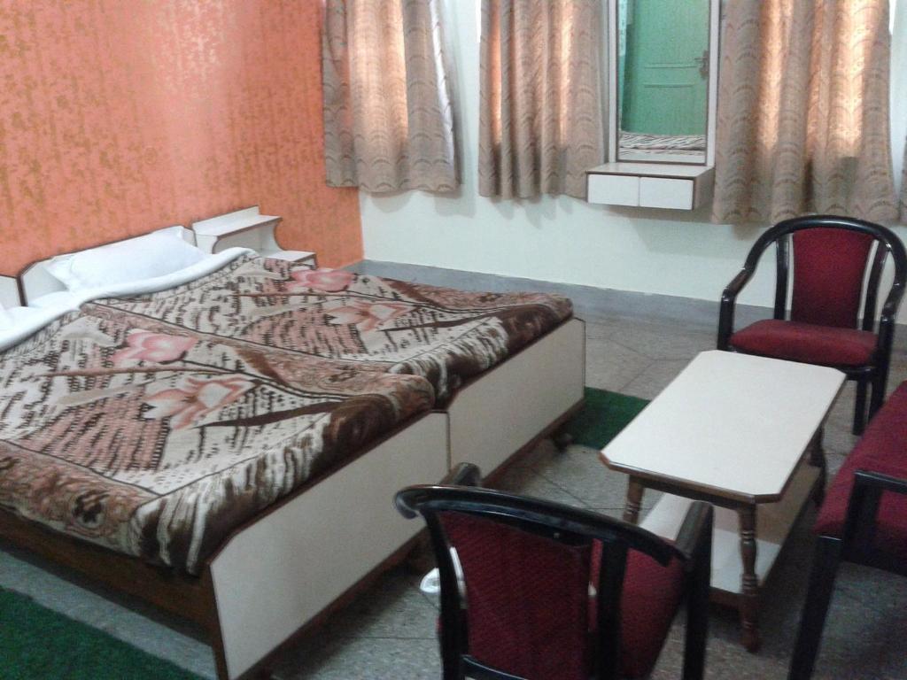 Radiant Ymca Tourist Hostel Benares Kamer foto