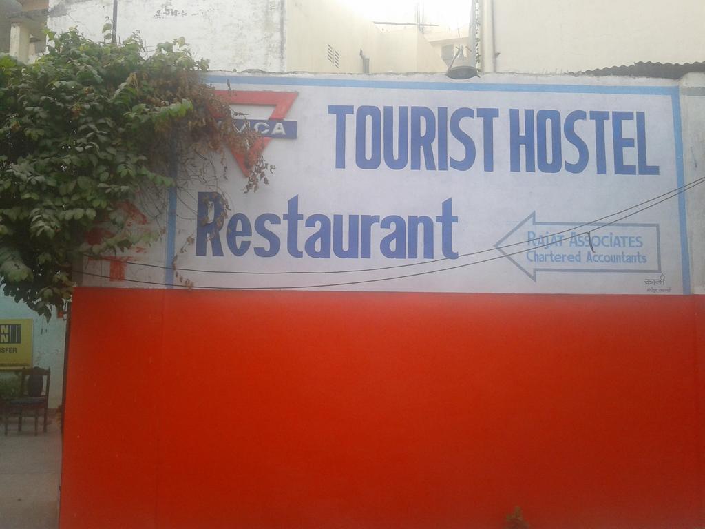 Radiant Ymca Tourist Hostel Benares Buitenkant foto
